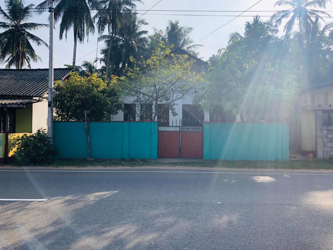Hikkaduwa Backyard Beach Homestay Galle Exterior foto