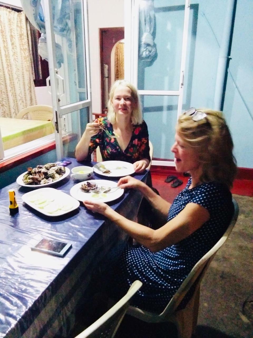 Hikkaduwa Backyard Beach Homestay Galle Exterior foto