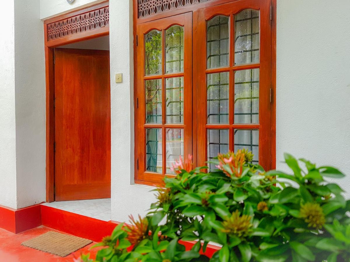 Hikkaduwa Backyard Beach Homestay Galle Exterior foto