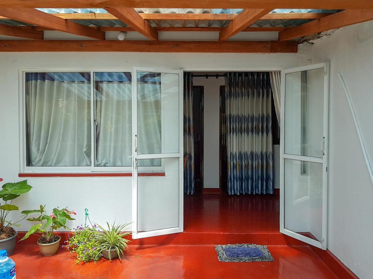 Hikkaduwa Backyard Beach Homestay Galle Exterior foto